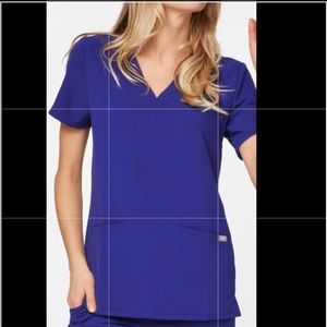 Figs scrub top and bottom. Technical line